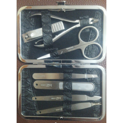 Mertz Manicure Маникюрный набор 6030 (7 предметов) Mertz Manicure Маникюрный набор 6030 (7 предметов)